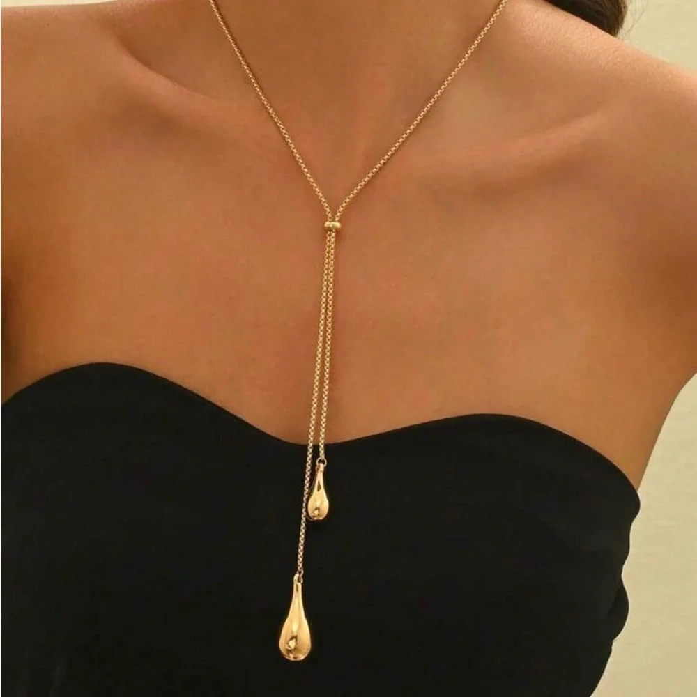 Elegant Gold Teardrop Necklace